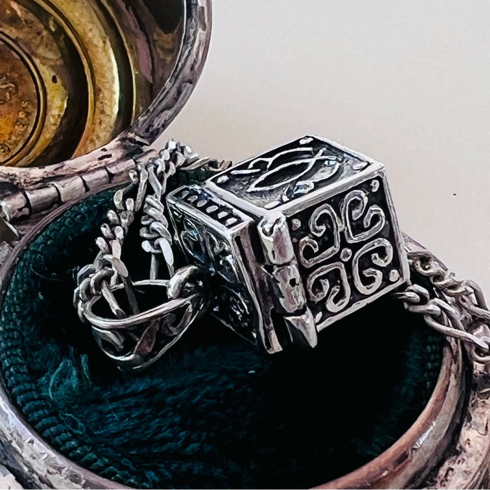 Mysterious Vintage .925 Sterling Prayer Box w/ Hinged Lid and 2mm Figaro Chain - Picture 10 of 16